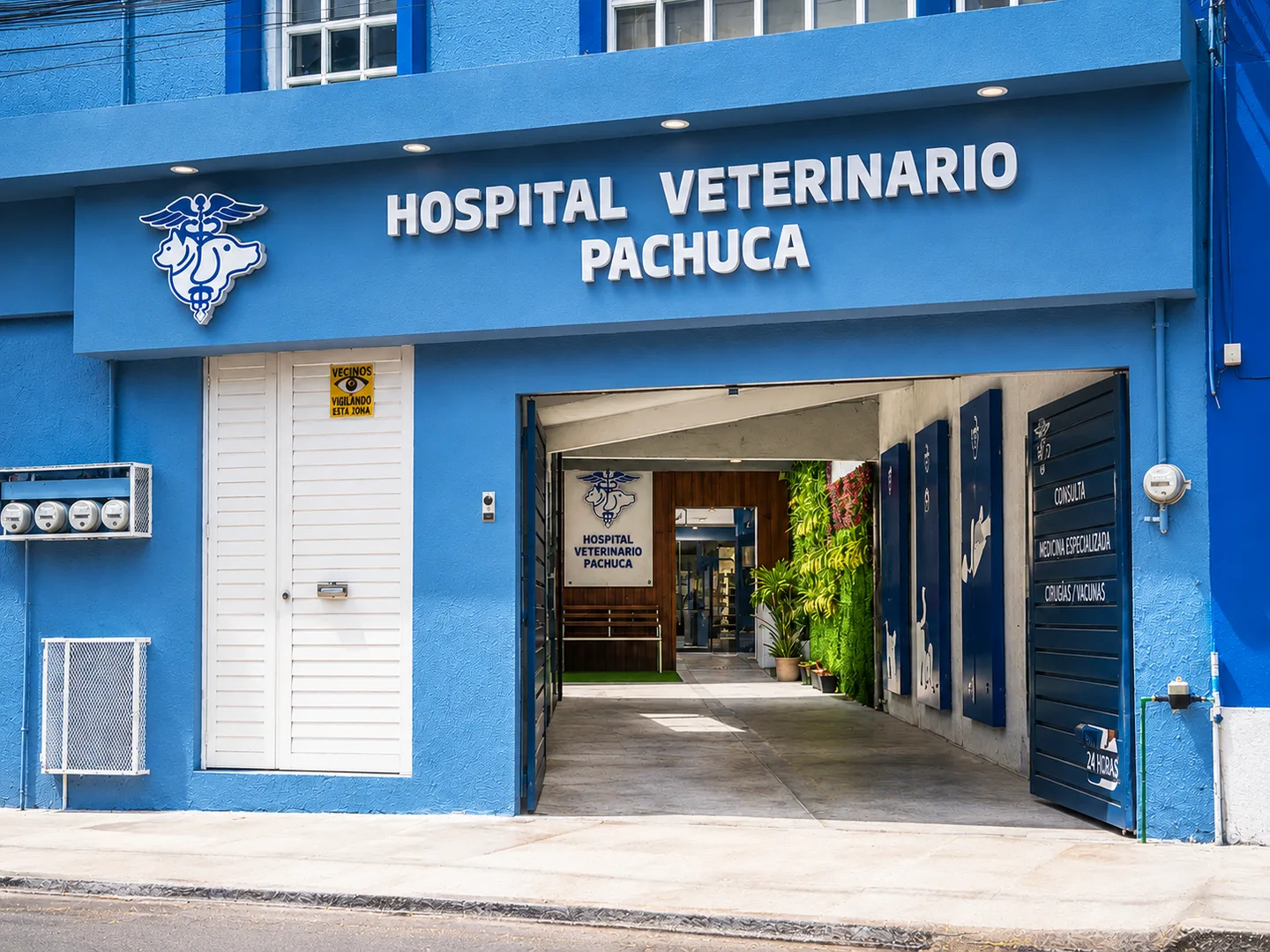 Fachada de Hospital Veterinario Pachuca de día